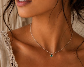 Collana argento e smeraldo, collane delicate, ciondolo con gemma verde, gioiello con pietra portafortuna di maggio