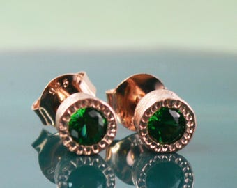 Rose Gold Smaragd Ohrstecker Mai Birthstone Ohrstecker Kleine Ohrstecker Rose Gold Natürliche Smaragd Ohrringe