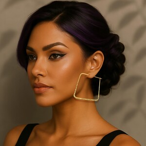 Brincos de argola quadrados martelados em ouro Brincos de argola quadrados ousados Argolas grandes em ouro Brincos grandes e leves Brincos de declaração em ouro