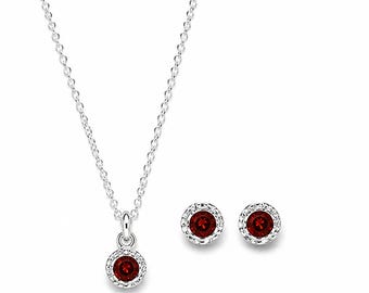 Granatset med silverfärgade smycken i januari, födelsesten, halsband och örhängen, elegant
