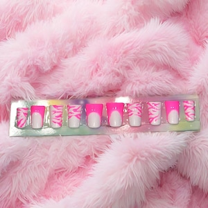 Short Duck Tip Press On Nails | Reusable Handmade False Nails | French Tip Zebra Print Inspired Nails | Custom Nail Set | Luxury Nail Kit