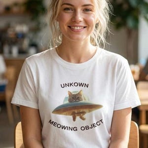 Unbekannt Miauendes Objekt Katze UFO T-Shirt | Lustiges Space Cat Tee