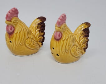 1950s Japan Porcelain Chicken Farmhouse Country Salt & Pepper Shaker Set 2.5"