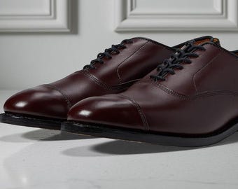 Zapatos Oxford burdeos para hombre con puntera reforzada, de cuero hecho a mano. Calzado de vestir.