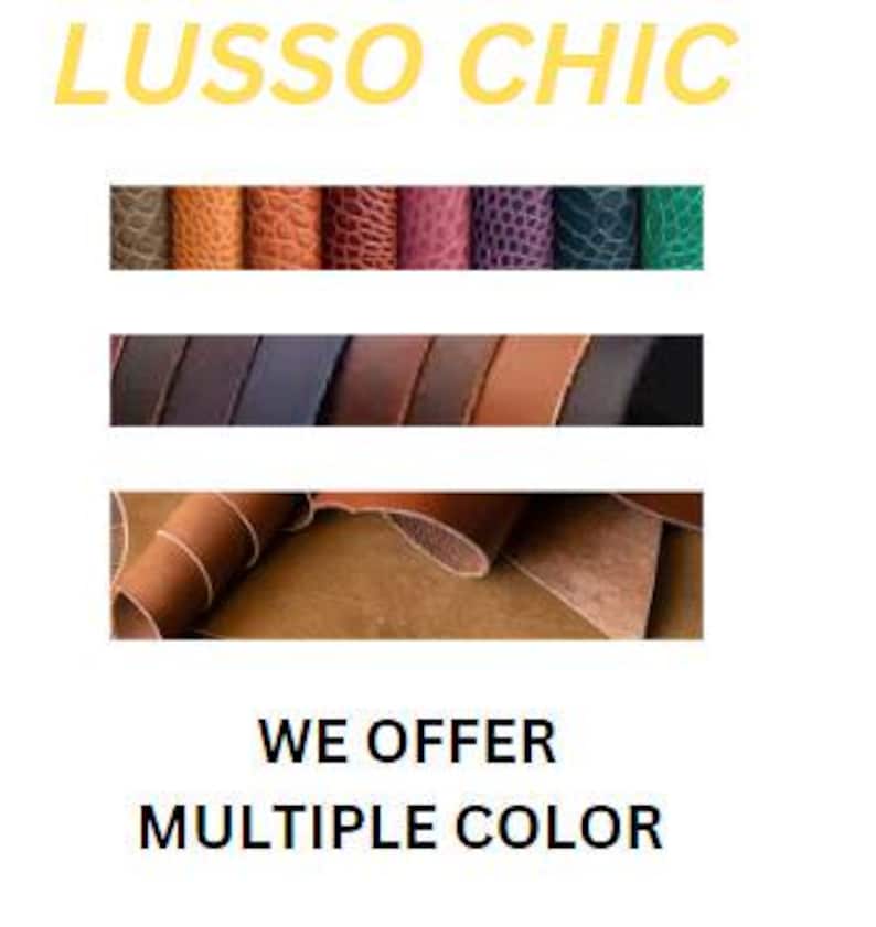 K&ouml;nnte beinhalten: Das Bild zeigt gerollte Lederproben in verschiedenen Farben, darunter Braun, Orange, Lila und Gr&uuml;n. Der Text "LUSSO CHIC" steht oben und "WE OFFER MULTIPLE COLOR" unten.