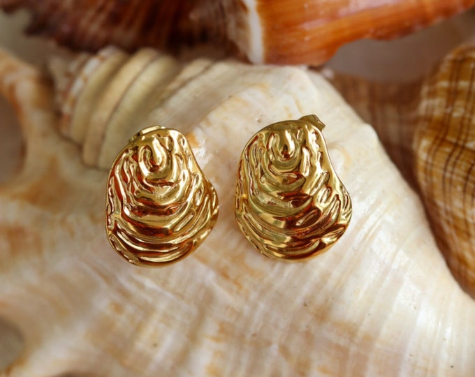 The Oyster Earrings Gold main image 1