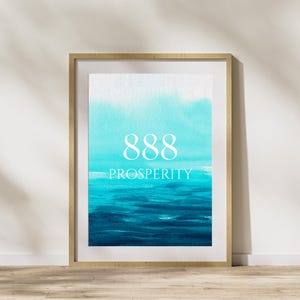 Peut inclure: Impression d'art encadrée avec un motif aquarelle. L'œuvre présente un dégradé de teintes bleues, avec le chiffre "888" et le mot "PROSPÉRITÉ" en texte blanc. Le cadre est de couleur marron clair.