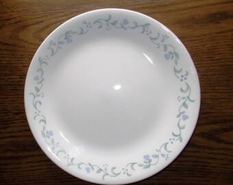 Set of 4 Vintage Corelle Christmas Winter Holly Dinner Plates Set of 4 Vintage Corelle Christmas Winter Holly Dinner Plates