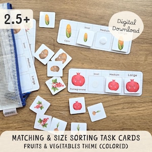 Könnte beinhalten: Ein Satz von Zuordnungs- und Größensortierkarten zum Thema Obst und Gemüse. Die Karten zeigen Illustrationen von Mais, Kartoffeln, Granatäpfeln und anderen Produkten. Das Set enthält eine transparente Tasche und den Text "Digital Download".