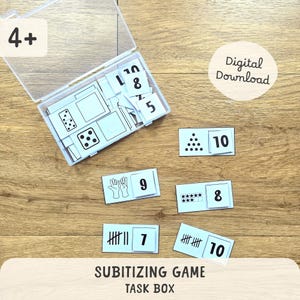 Pode incluir: Uma caixa de plástico transparente contendo cartões brancos com ilustrações e números pretos. Os cartões apresentam padrões de dados, gestos de mãos e marcas de contagem. O texto "Digital Download" e "Subitizing Game Task Box" também são visíveis.