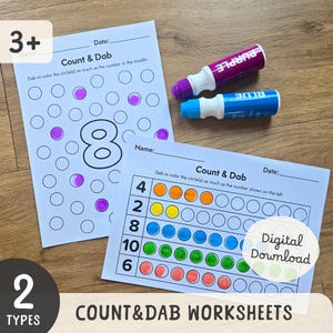 Könnte beinhalten: Zwei "Count & Dab" Arbeitsblätter mit lila und blauen Markern. Die Arbeitsblätter haben Kreise zum Ausmalen, mit Zahlen und dem Text "Count & Dab". Das Bild enthält auch den Text "Digital Download" und "2 TYPES".