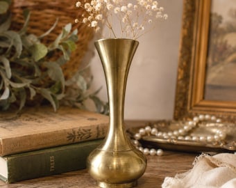 Vaso vintage a forma di tromba in ottone massiccio, 15 cm, stile moderno di metà secolo, minimalista.