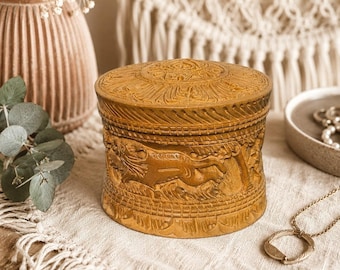 Vintage handgesneden houten Indiase snuisterijdoos rond olifant-leeuw sandelhout