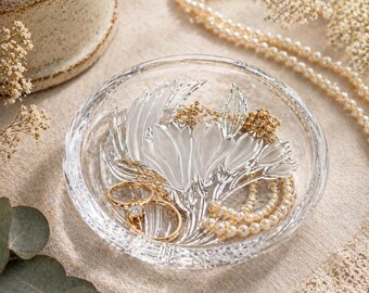 Dulcera redonda de cristal Mikasa Parisian Iris con grabado floral, estilo vintage.