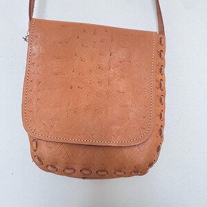 Bolso bandolera de cuero etíope vintage hecho a mano, pequeño, hecho a mano con diseño entrecruzado, correa ajustable, unisex