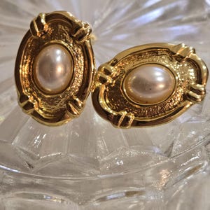 Vintage Oval Gold Tone Faux Pearl Clip Earrings