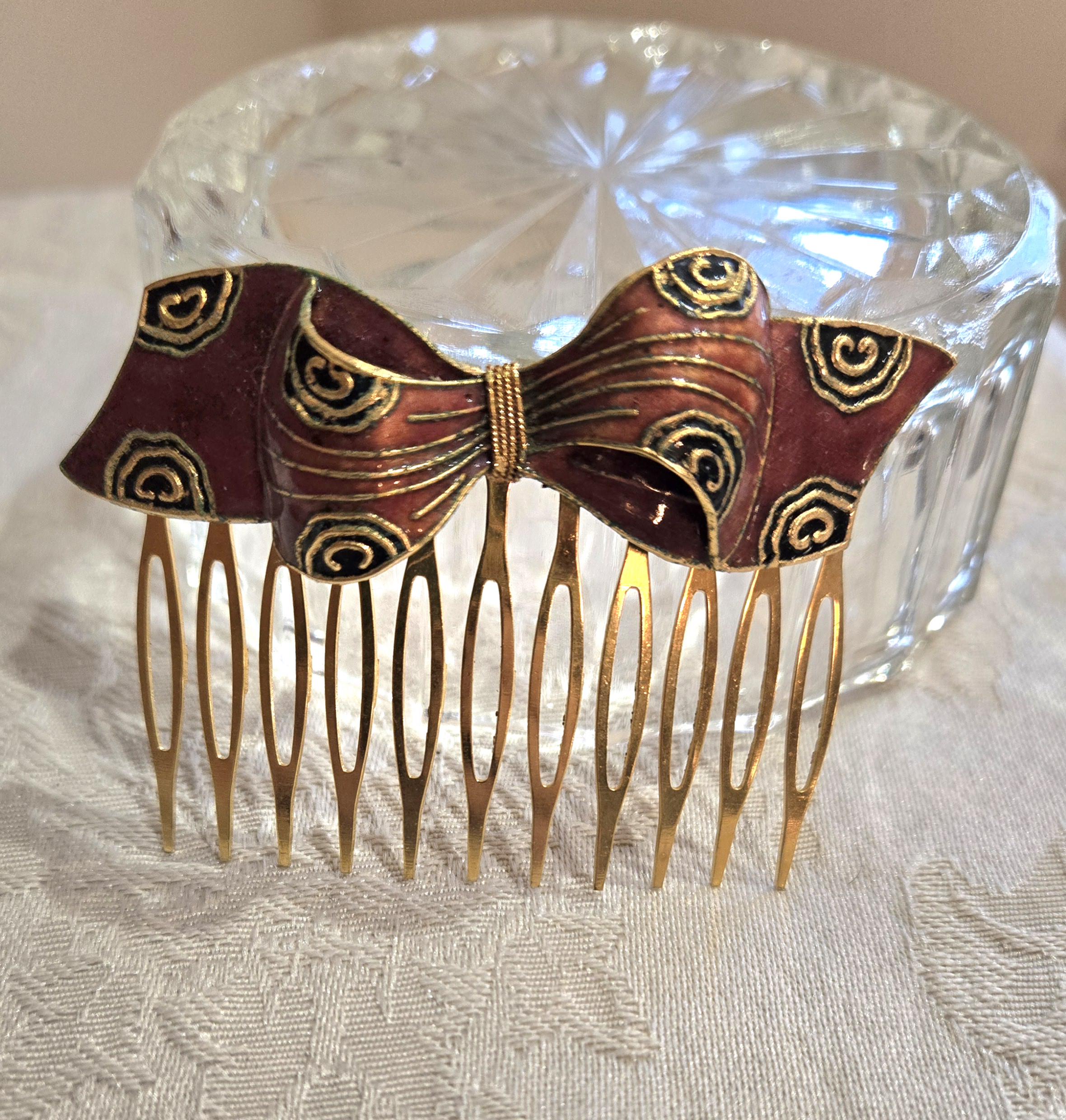 Fermaglio per capelli vintage con loto e farfalla. Cloisonné Fermaglio per capelli vintage con loto e farfalla. Cloisonné