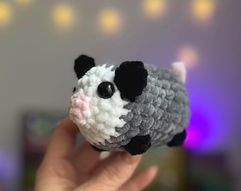 Peluche de zarigüeya de ganchillo / Zarigüeya amigurumi hecha a mano / Lindo animal de bolsillo / Peluche suave / Regalo divertido de animales / Zarigüeya kawaii