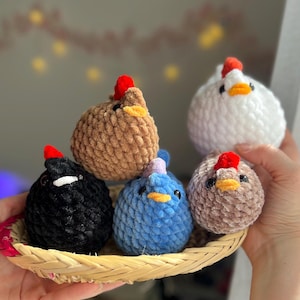 Virkade kycklingar inspirerade av Stardew Valley – Handgjorda spelplyschdjur | Present till videospelsfans | Amigurumi-kycklingplyschdjur bild 1