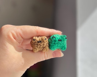 Mini Crochet Frog Plushie: Kawaii Amigurumi Keychain - Handmade Frog Keyring - Small Pocket Plush - Emotional Support Frog