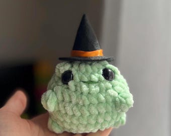 Witch Frog Amigurumi Plushie – Magical Crochet Froggy – Handmade Cute Fantasy Gift Idea – Kawaii Wizard Plush – Frogcore Decor