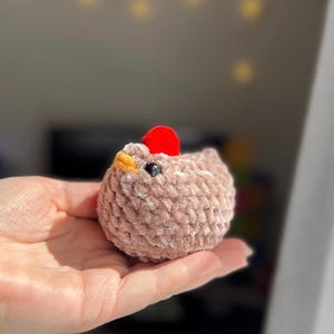 Virkade kycklingar inspirerade av Stardew Valley – Handgjorda spelplyschdjur | Present till videospelsfans | Amigurumi-kycklingplyschdjur bild 4