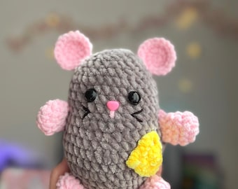 Crochet Rat Plushie With Cheese - Handmade Amigurumi Mouse Plush - Cute Gray Rat Gift - Soft Stuffed Animal - Kawaii Crochet Decor