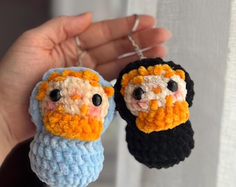 Caseoh-inspirerad virkad plyschnyckelring med amigurumi - handgjord fankonst Caseoh plysch - virkad streamer - rolig presentidé för gamers