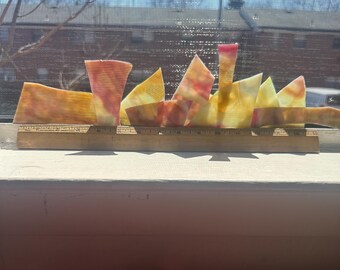 Restos de mosaico de vidrieras opalescentes de color ámbar rosado con contenido de oro (0,72 kg)