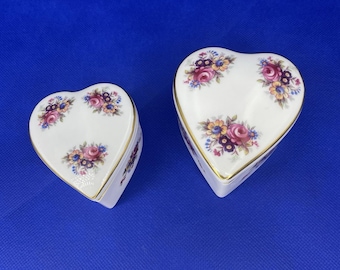Juego de 2 cajas para baratijas, joyas y pastillas de porcelana Kirk & Matz con diseño floral en forma de corazón