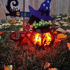 Caja de sombras con linterna de bruja que cayó en el caldero, caja de luz de papel cortado de Halloween, archivos Cricut, caja de sombras de Halloween 3D, cartulina en capas svg