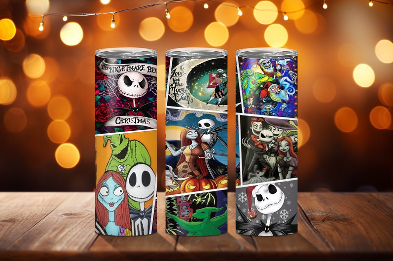 K&ouml;nnte beinhalten: Drei Edelstahlbecher mit verschiedenen Designs aus Nightmare Before Christmas. Der erste Becher zeigt Jack Skellington mit dem Text "The Nightmare Before Christmas". Der zweite Becher zeigt Jack Skellington und Sally mit dem Text "I Love You To The Moon". Der dritte Becher zeigt eine Gruppe von Charakteren aus dem Film.