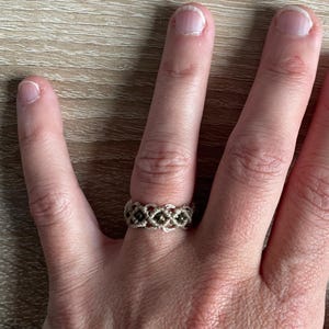 Makramee Ring | Weißer Fingerreif mit Messingperlen | Handgemacht