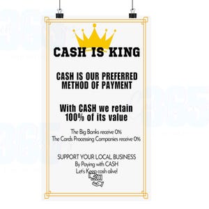 Könnte beinhalten: Ein Poster mit dem Text "CASH IS KING" und "CASH IS OUR PREFERRED METHOD OF PAYMENT". Das Poster hat eine goldene Kronengrafik und einen goldenen Rahmen. Das Poster ermutigt Kunden, bar zu zahlen.