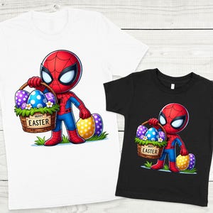 以下が含まれることがあります： スパイダーマンがイースターエッグの入ったバスケットを持っているカートゥーン画像がプリントされたTシャツ2枚。大きい方のTシャツは白、小さい方のTシャツは黒。バスケットには「ハッピーイースター」の文字が書かれている。