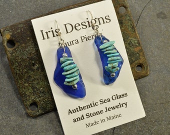 Boucles d'oreilles en verre de mer bleu cobalt/verre de plage du Maine avec des sentiers de perles turquoises et des fils d'oreille en argent sterling beauté naturelle