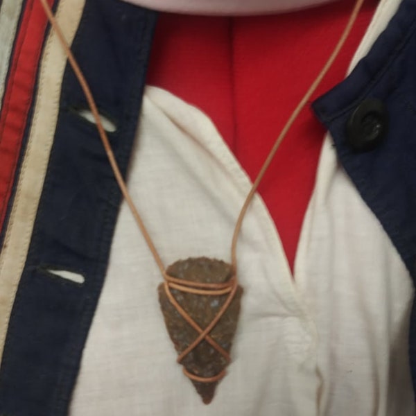 Cherokee style Indian arrowheads . Hand chipped TN  arrowheads.  USA. American made arrowheads. Arrowhead necklace.