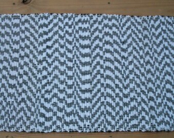 Handmade Amish Cotton Rug: Black and White Woven Throw