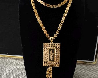 Colar com pingente de rosa banhado a ouro 22k: joias do Oriente Médio