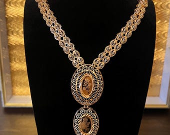 Colar banhado a ouro 22k: Pingente de rosa do Oriente Médio