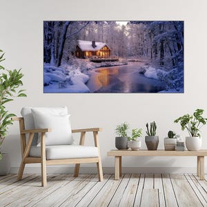 Peut inclure: Une impression murale rectangulaire représentant un paysage hivernal enneigé avec un chalet en bois éclairé par des lumières intérieures chaudes, situé près d'un ruisseau gelé entouré d'arbres enneigés et d'une forêt aux tons froids.