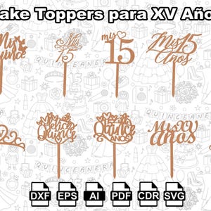 Pode incluir: Uma coleção de topos de bolo castanhos com vários designs e texto, incluindo "Mis Quince", "Felices Quince" e "Mis XV Años". A frase "Cake Toppers para XV Años" está no topo. Os topos são para uma celebração de quinceañera.