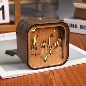 Geburtstagsgeschenk Benutzerdefinierte Holzmagie Schule Gravierte 3D Nachtlicht Spieluhr LED Lampe Holz Anime Spieluhr Geschenk Jubiläumsgeschenk für Sie