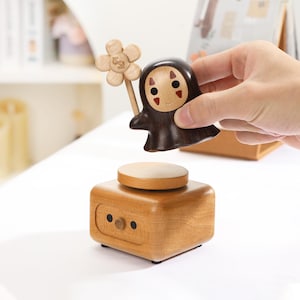 Birthday Gift Wooden Faceless Man Music Box Heirloom Music Box Rotating Engraved Keepsake Gift For Mom Desktop Christma Gifts For Her