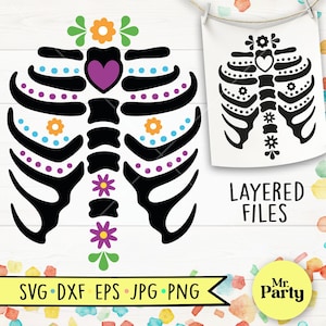 Op de afbeelding: Een gelaagd SVG-snijbestand in zwart-wit van een suiker schedel ribbenkast met kleurrijke bloemmotieven. Het bestand is gelabeld met "Layered Files" en "Mr. Party".