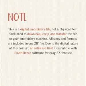 以下が含まれることがあります： テクスチャ加工されたオフホワイトの背景に、コーラルカラーで「NOTE」と書かれたデジタル通知。これは物理的な商品ではなく、ダウンロード、解凍、刺繍機への転送が必要なデジタル刺繍ファイルであることを示しています。すべての販売は最終的なものです。