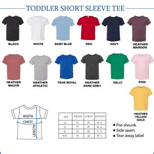 以下が含まれることがあります： 幼児用半袖Tシャツのカラーバリエーションを示すチャートです。チャートには、黒、白、ベビーブルー、赤、紺、ヘザーマロン、ヘザーモーブ、ヘザーアスレチック、トゥルーロイヤル、ヘザードークグレー、ケリー、ピンク、ヘザーイエローゴールドなど、12色が含まれています。チャートには、幅、胸囲、着丈の寸法がインチで示されたサイズ表も含まれています。
