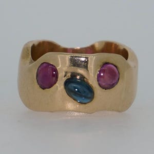 Tjock rubin- och safirring i 14 karat med zigenaruggla