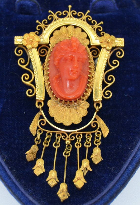 18K Victorian Etruscan Revival Coral Cameo Brooch - image 3