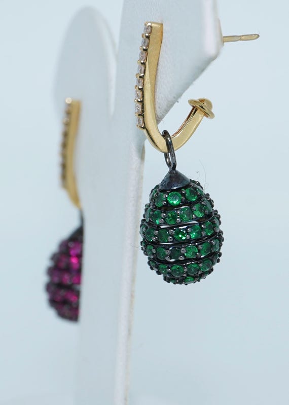 18K Emerald & Ruby Dangle Drop Earrings - image 3